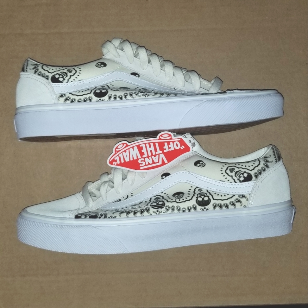 Vans Style 36 "Bandana" with skulls